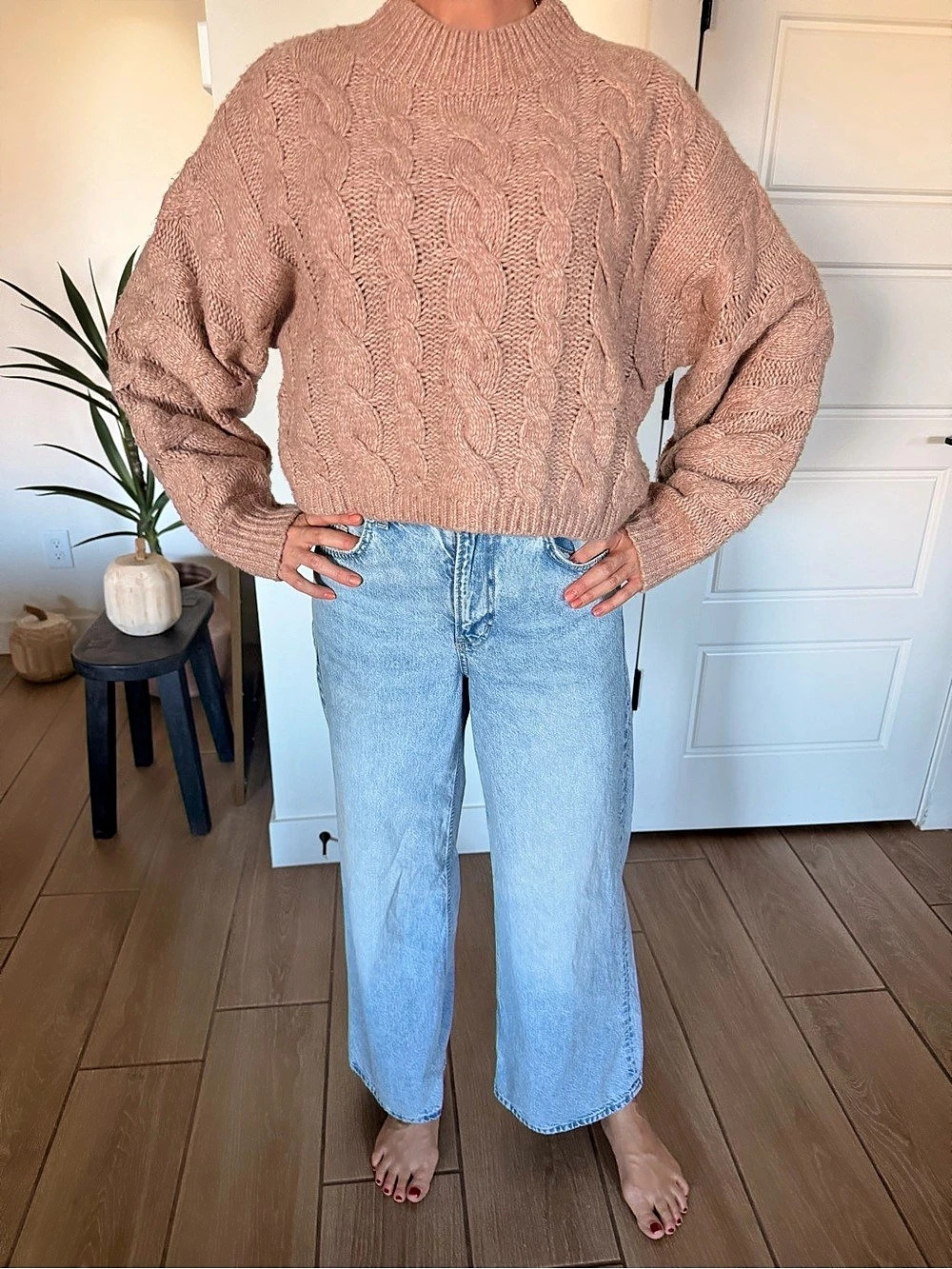 Cable Knit Crewneck Sweater in Pink Size Medium Like New